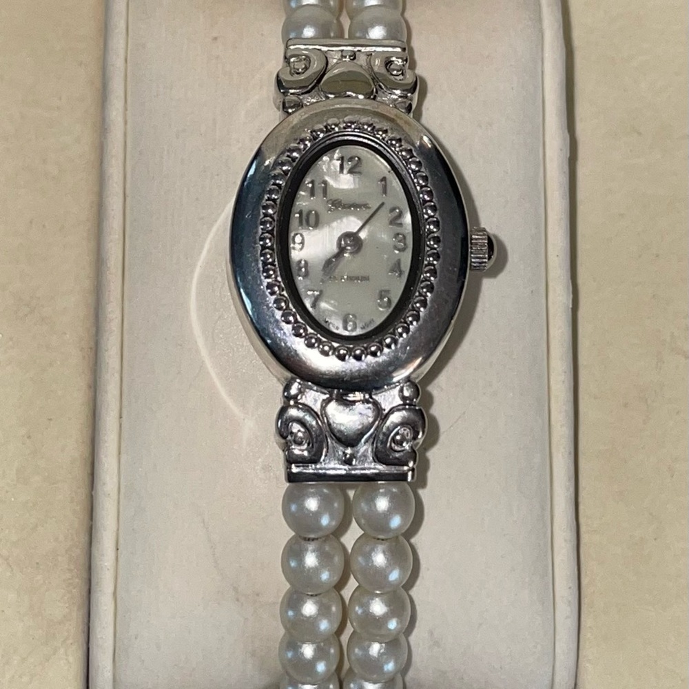 Vintage Retro Geneva Platinum Silver Double Stranded Pearl Cuff/Bracelet Watch